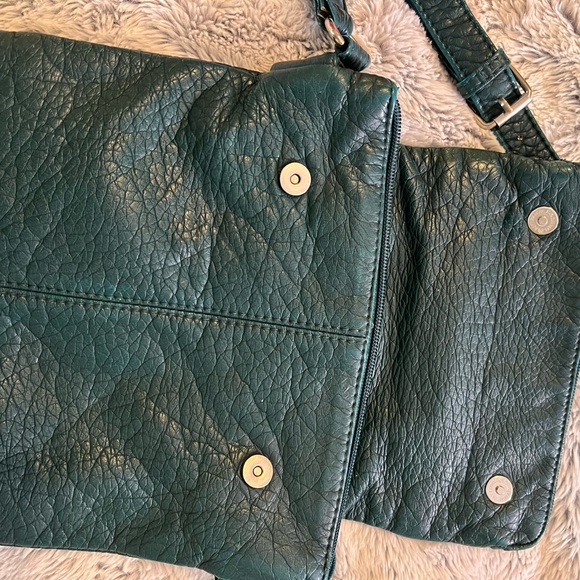 Liz Claiborne faux leather bag - long adjustable strap - Picture 5 of 10